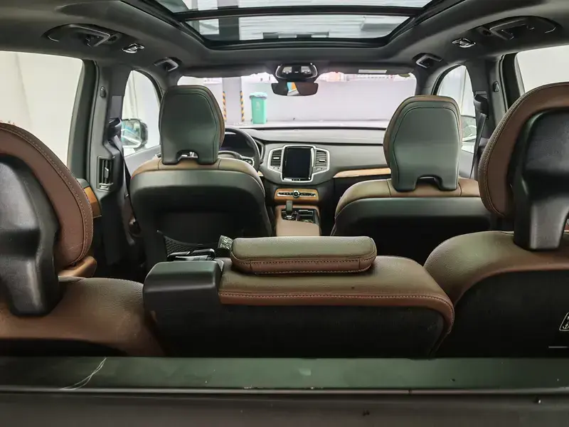 2025 Volvo XC90 с пробегом 24 000 км