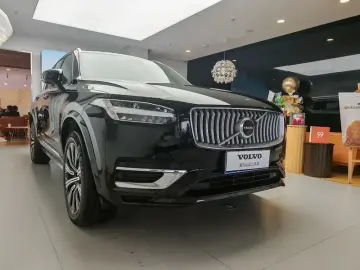 2025 Volvo XC90 с пробегом 24 000 км