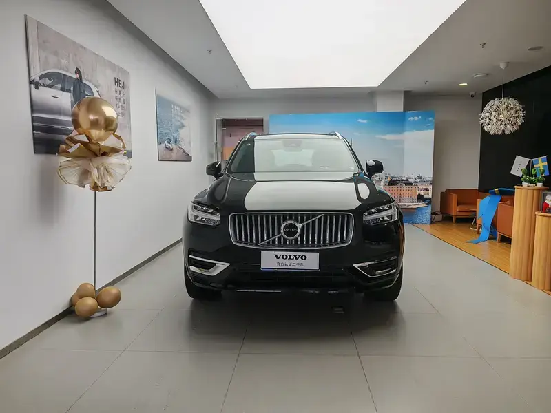 2025 Volvo XC90 с пробегом 24 000 км