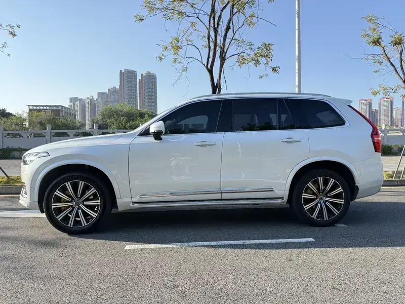 2020 Volvo XC90 с пробегом 80 000 км