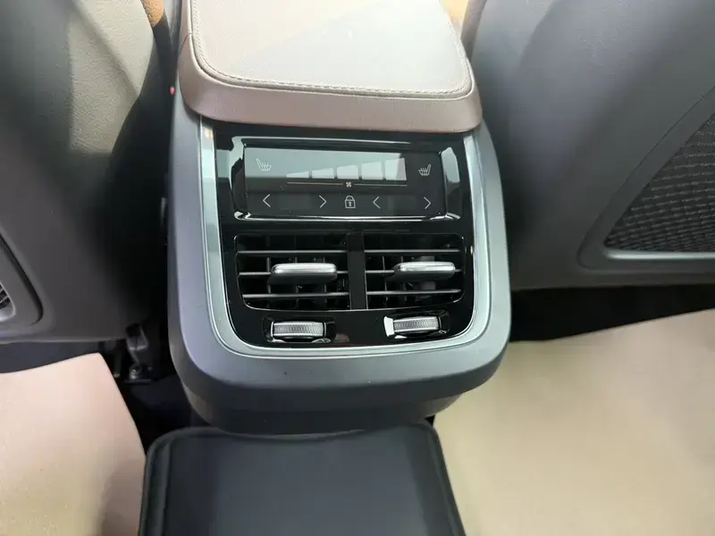 2025 Volvo XC90 с пробегом 5 300 км