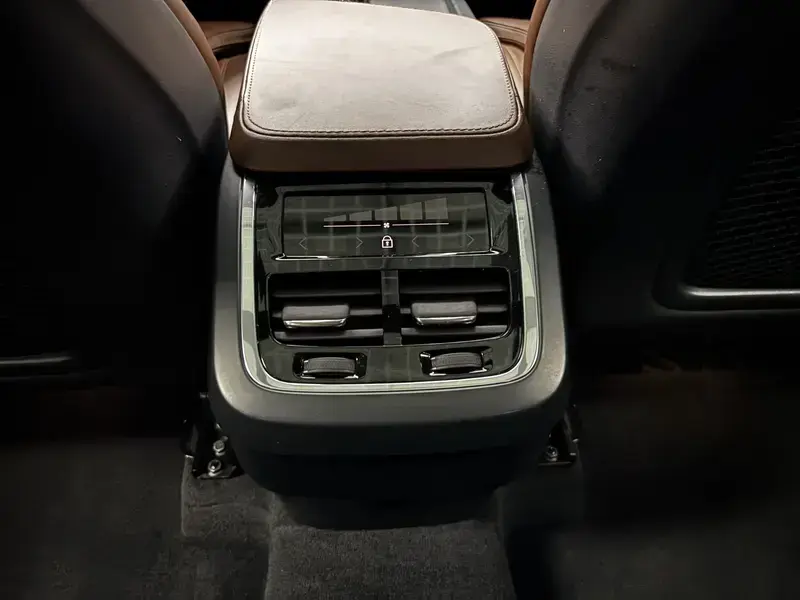 2024 Volvo XC90 с пробегом 18 000 км