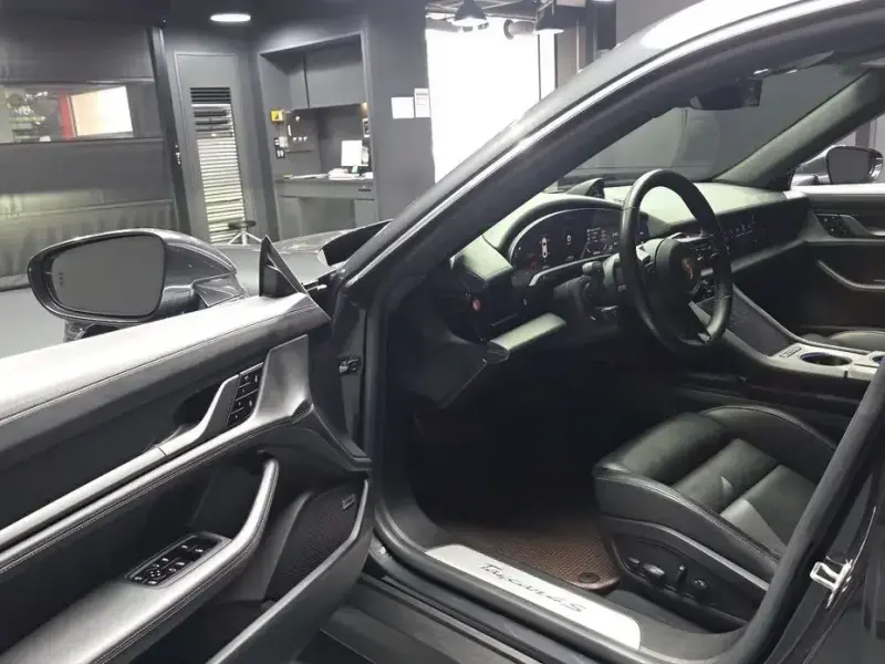 2021 Porsche Taycan с пробегом 46 848 км