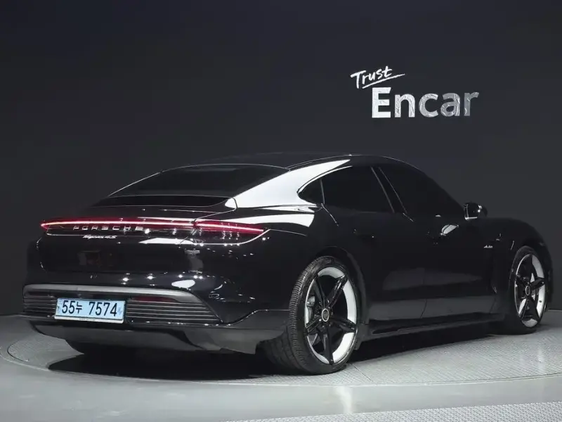 2021 Porsche Taycan с пробегом 34 325 км