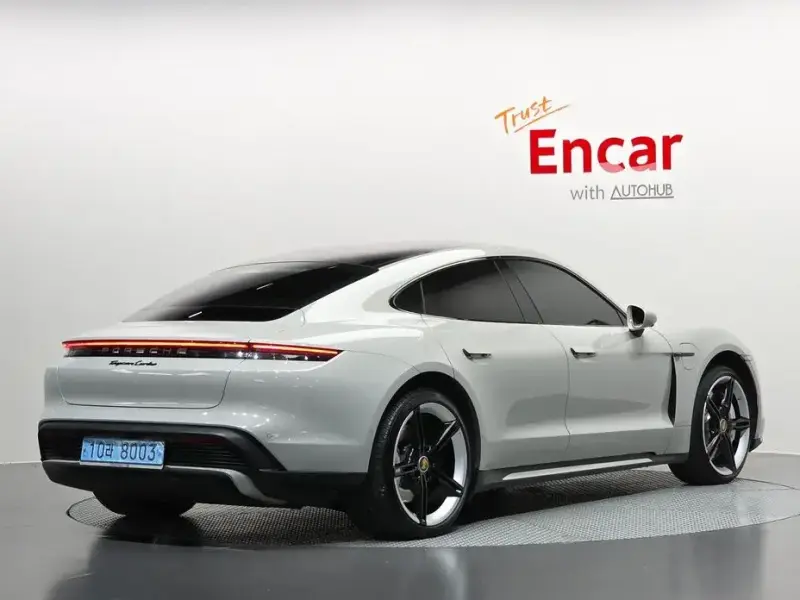 2023 Porsche Taycan с пробегом 23 125 км