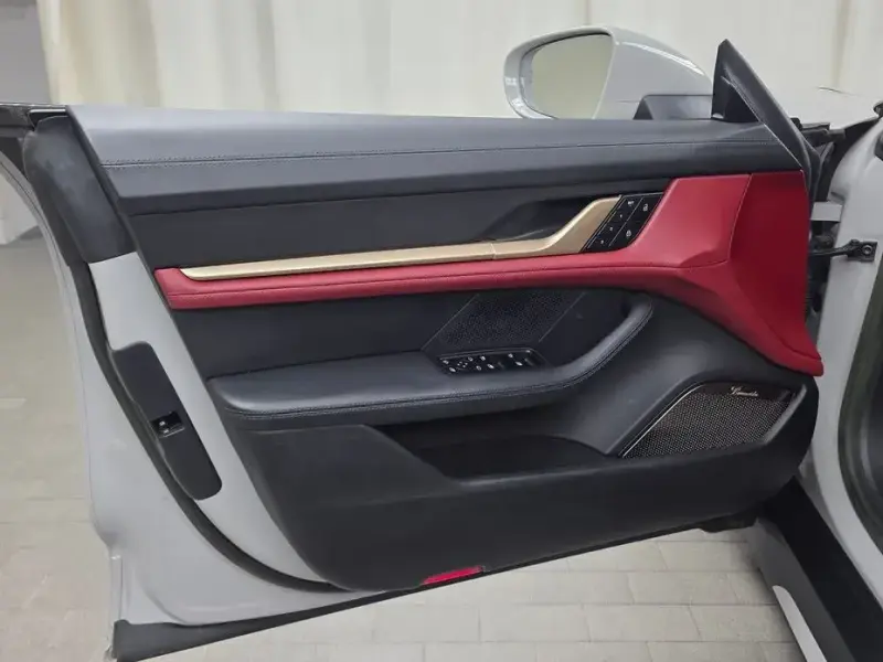 2023 Porsche Taycan с пробегом 23 125 км