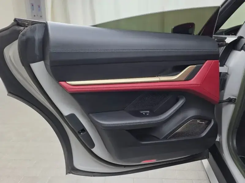2023 Porsche Taycan с пробегом 23 125 км