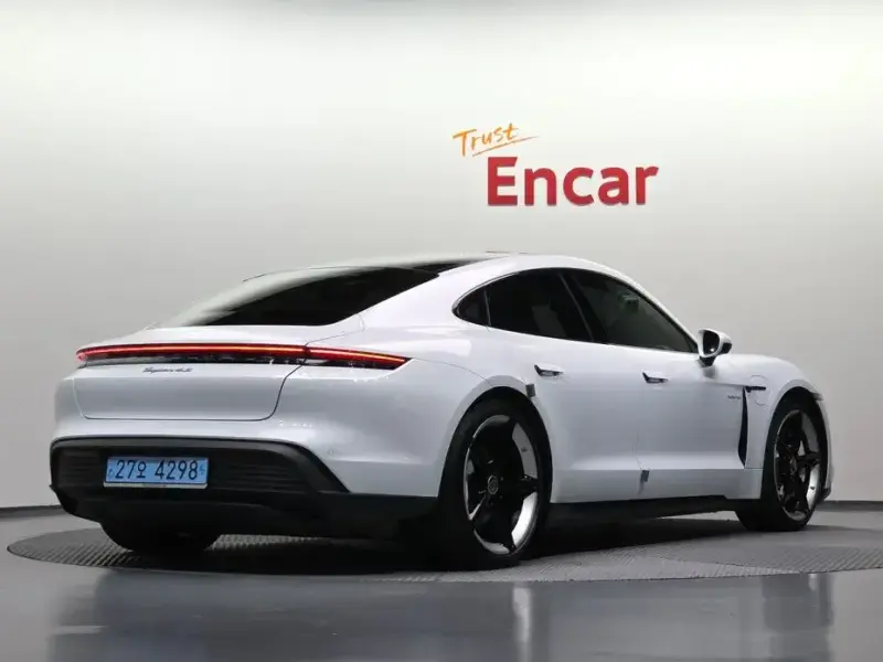 2023 Porsche Taycan с пробегом 8 502 км
