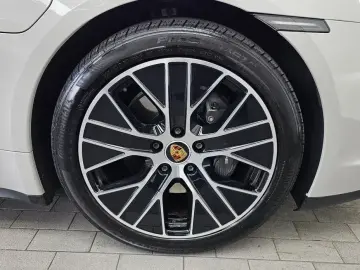 2023 Porsche Taycan с пробегом 51 347 км