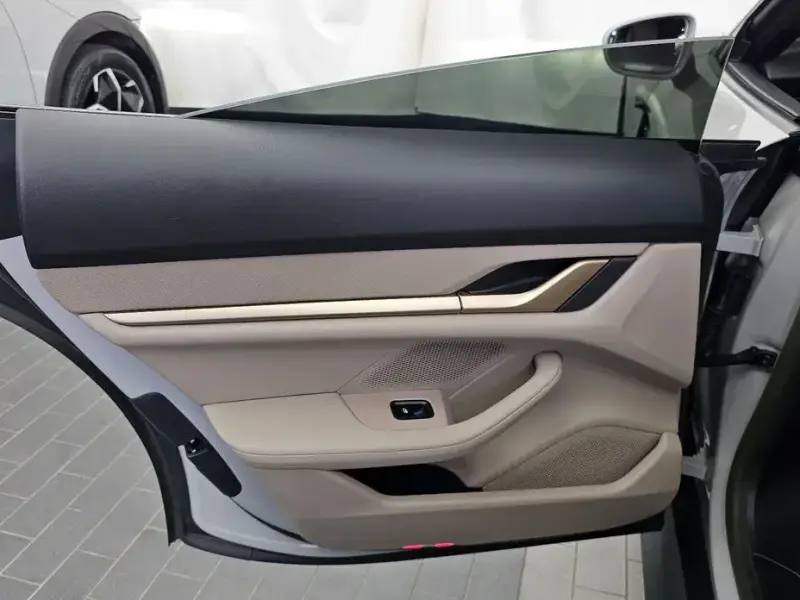 2023 Porsche Taycan с пробегом 51 347 км