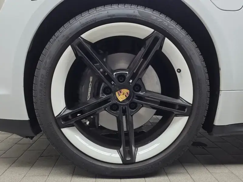2023 Porsche Taycan с пробегом 34 912 км