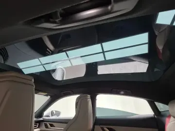 2023 Porsche Taycan с пробегом 34 912 км