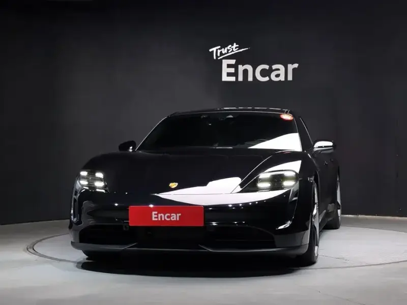 2023 Porsche Taycan с пробегом 22 700 км