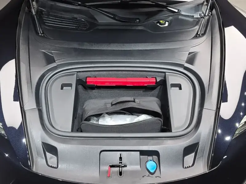 2023 Porsche Taycan с пробегом 22 700 км