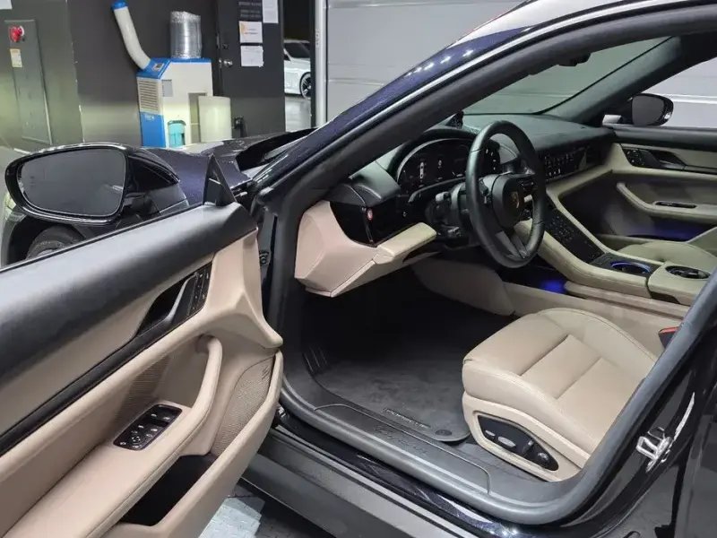 2023 Porsche Taycan с пробегом 22 700 км