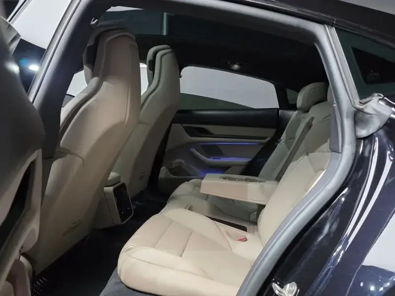2023 Porsche Taycan с пробегом 22 700 км