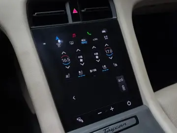 2023 Porsche Taycan с пробегом 22 700 км
