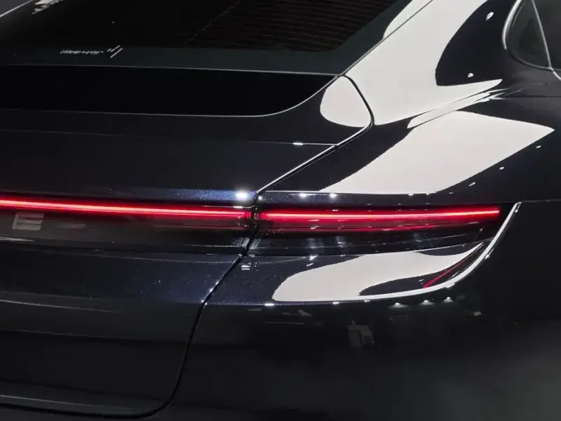 2023 Porsche Taycan с пробегом 22 700 км
