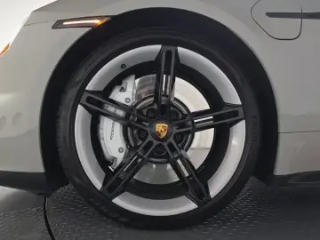 2023 Porsche Taycan с пробегом 5 065 км