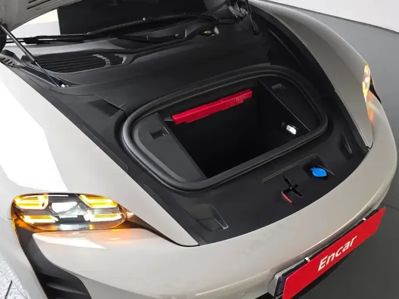 2023 Porsche Taycan с пробегом 5 065 км