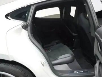2023 Porsche Taycan с пробегом 5 065 км