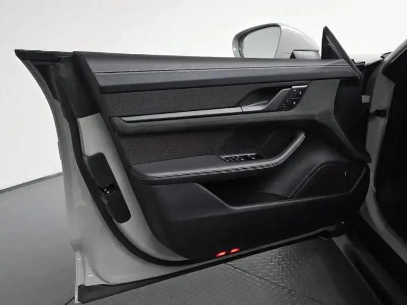 2023 Porsche Taycan с пробегом 5 065 км