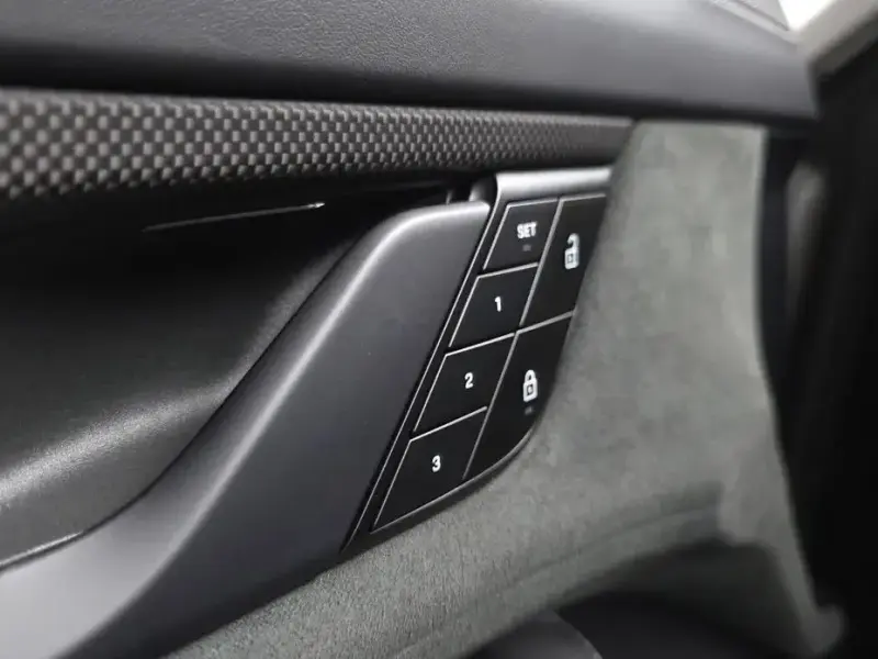 2023 Porsche Taycan с пробегом 5 065 км