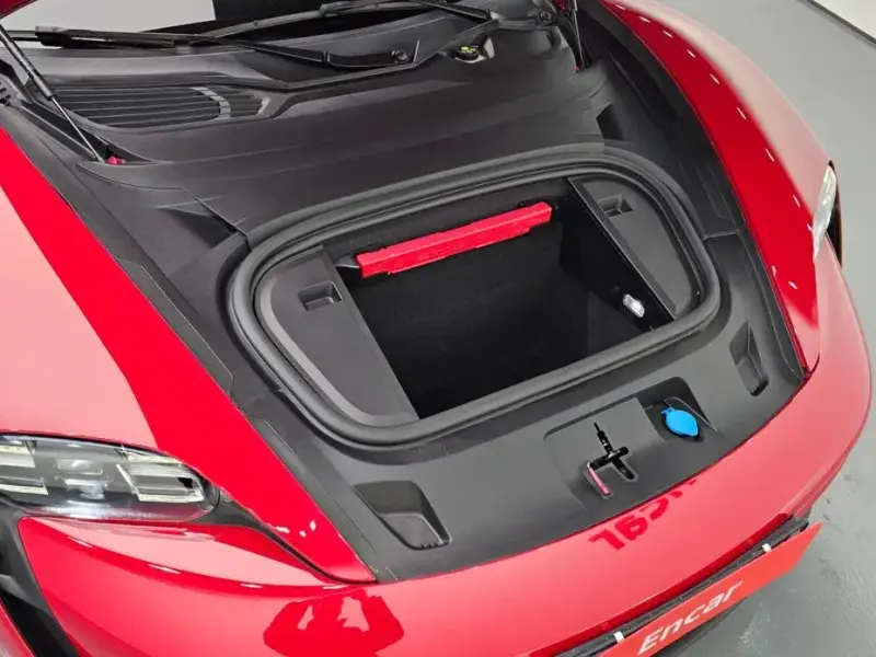 2023 Porsche Taycan с пробегом 22 409 км