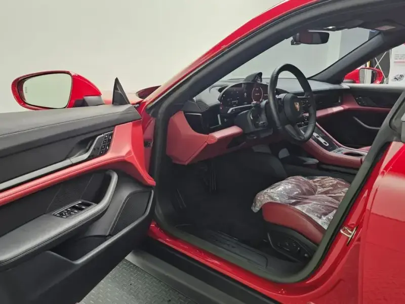 2023 Porsche Taycan с пробегом 22 409 км