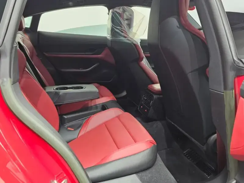 2023 Porsche Taycan с пробегом 22 409 км
