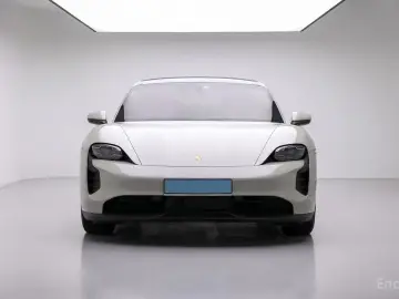 2021 Porsche Taycan с пробегом 45 750 км