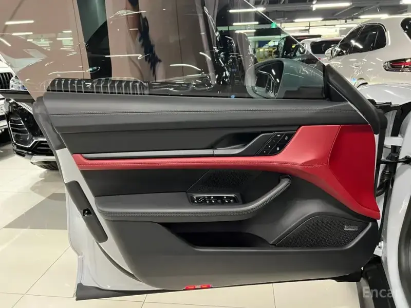 2023 Porsche Taycan с пробегом 4 200 км