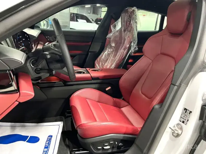2023 Porsche Taycan с пробегом 4 200 км