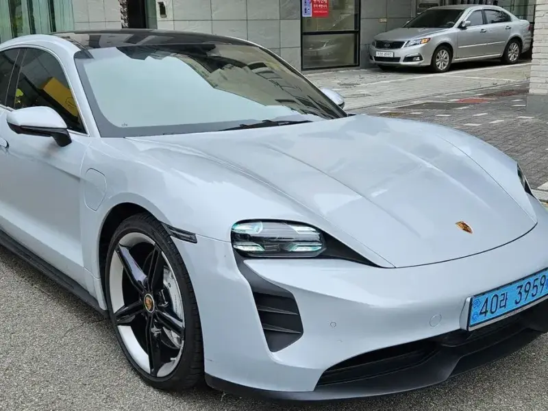 2021 Porsche Taycan с пробегом 26 000 км