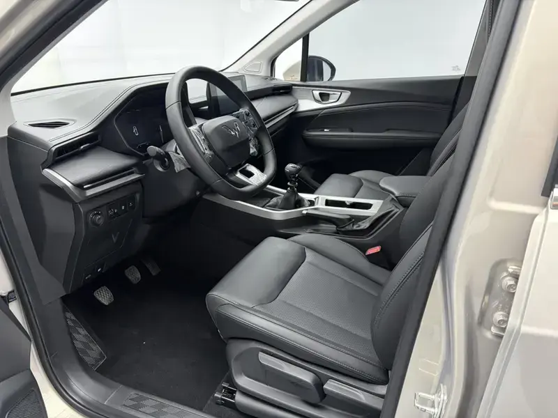2022 Wuling Jiachen с пробегом 13 000 км