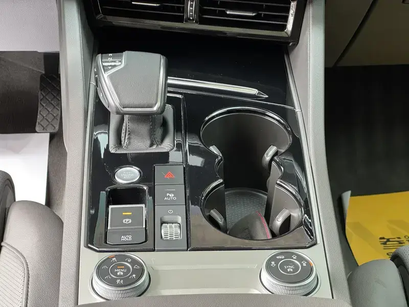 2023 Volkswagen Touareg с пробегом 28 300 км
