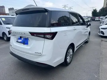 2022 Wuling Jiachen с пробегом 29 000 км