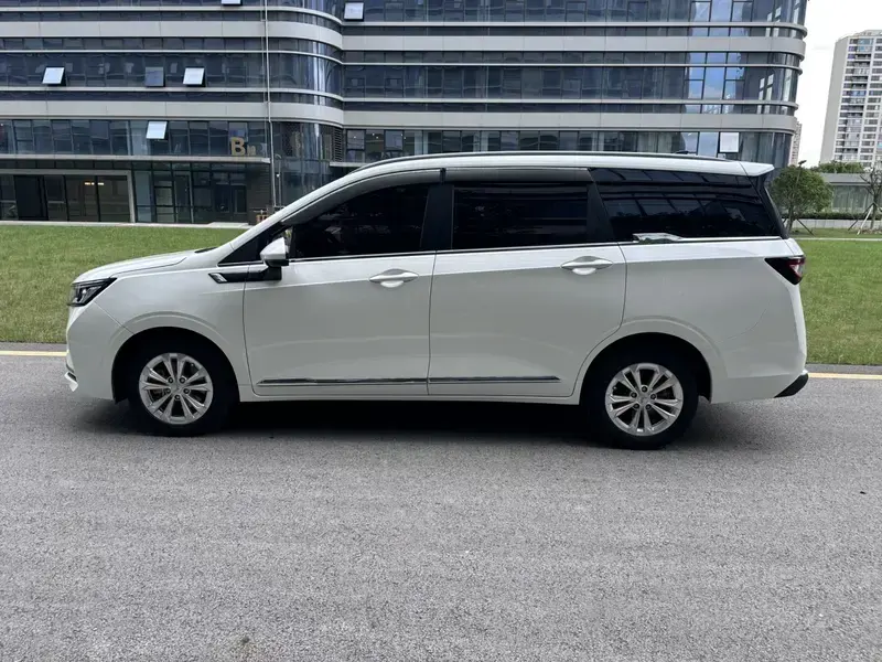 2022 Wuling Jiachen с пробегом 48 200 км