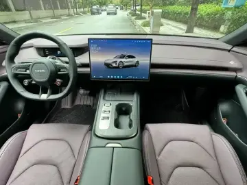 2024 Xiaomi SU7 с пробегом 38 000 км