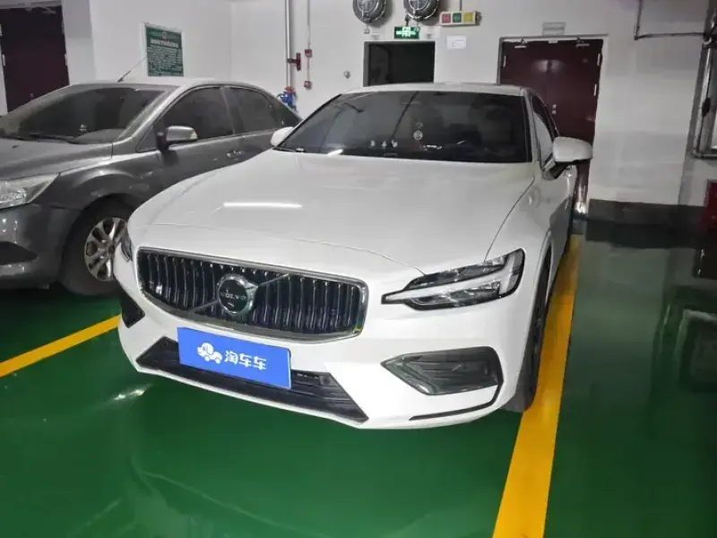 2026 Volvo S60 с пробегом 11 000 км