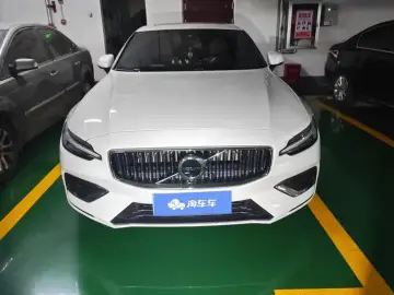 2026 Volvo S60 с пробегом 11 000 км