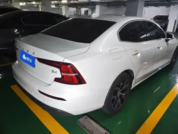 2026 Volvo S60 с пробегом 11 000 км