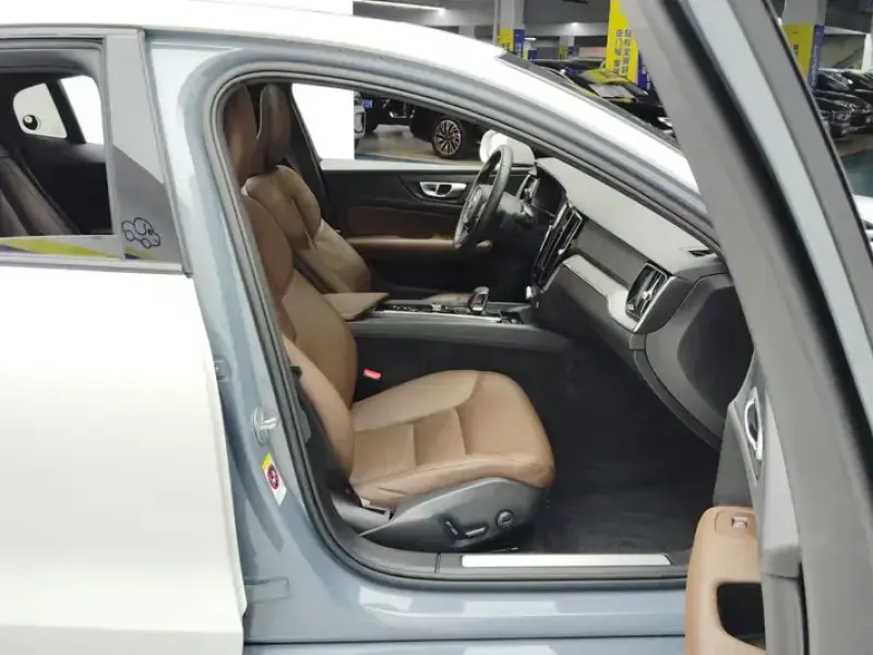 2024 Volvo S60 с пробегом 34 000 км