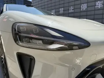 2024 Xiaomi SU7 с пробегом 12 000 км