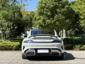 2024 Xiaomi SU7 с пробегом 12 000 км