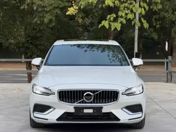 2022 Volvo S60 с пробегом 78 000 км