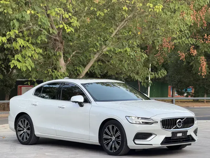 2022 Volvo S60 с пробегом 78 000 км