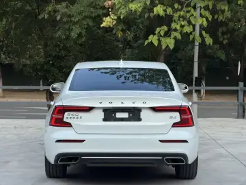 2022 Volvo S60 с пробегом 78 000 км