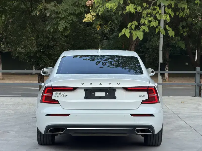2022 Volvo S60 с пробегом 78 000 км