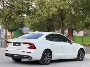 2022 Volvo S60 с пробегом 78 000 км